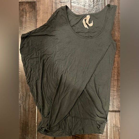 Bailey 44 Asymmetrical Top with batwing sleeve. Small. Gray/beige color. - Picture 3 of 6